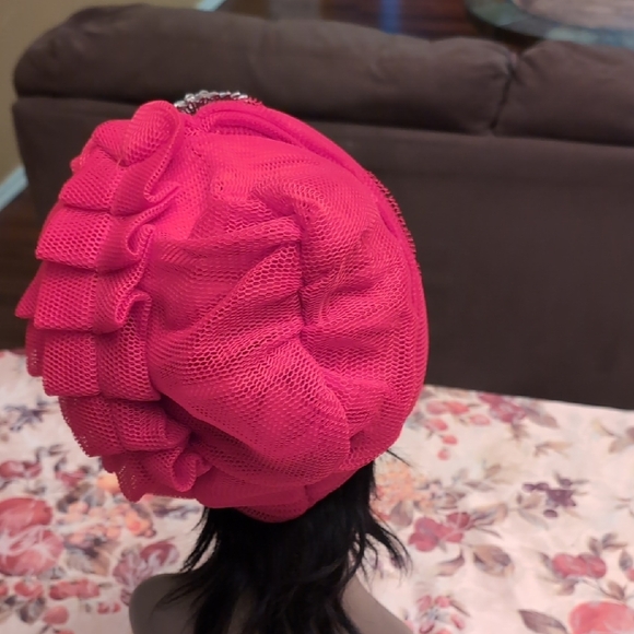 NWT - Elegant Pink Turban with Silver Brooch - Picture 4 of 7